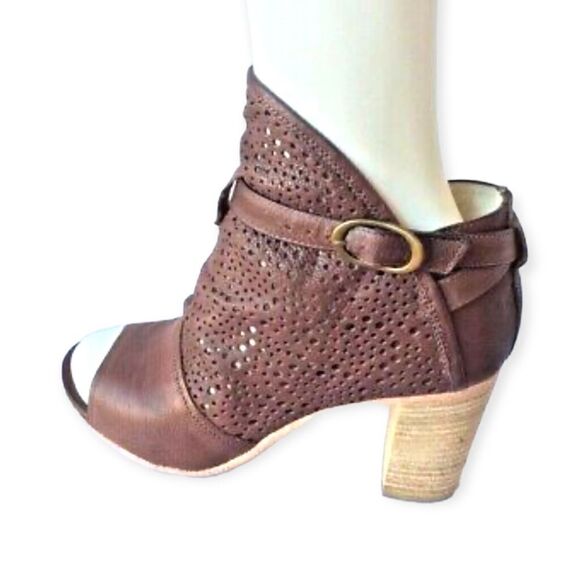 Latitude Femme Perforated Open Toe Brown Leather Strappy Ankle Booties Sz 40 - Picture 1 of 11